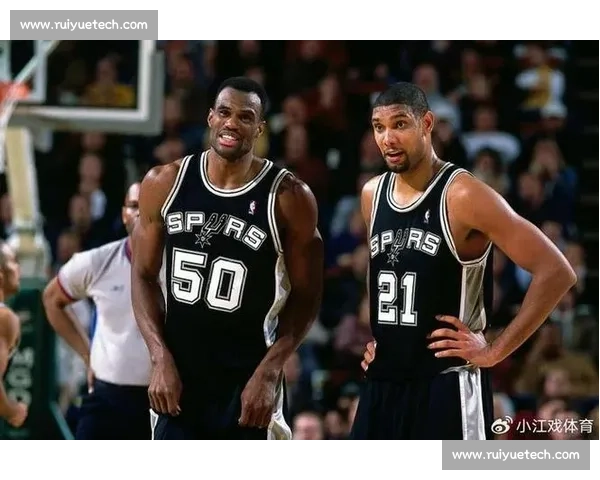 奥尼尔对决邓肯的内线王朝碰撞与时代统治之争篮球历史巅峰对话